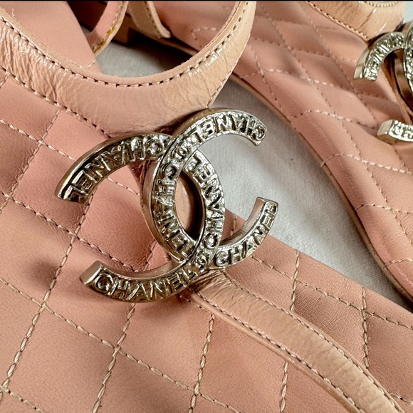 CHANEL Pink Quilted Leather Diamond Beach CC Quilted Thong Ankle Strap 37-7US - Picture 7 of 12